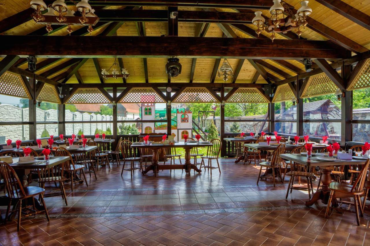 Conacul Ambient Hotel Cristian  Buitenkant foto