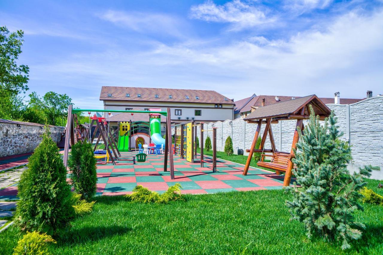 Conacul Ambient Hotel Cristian  Buitenkant foto